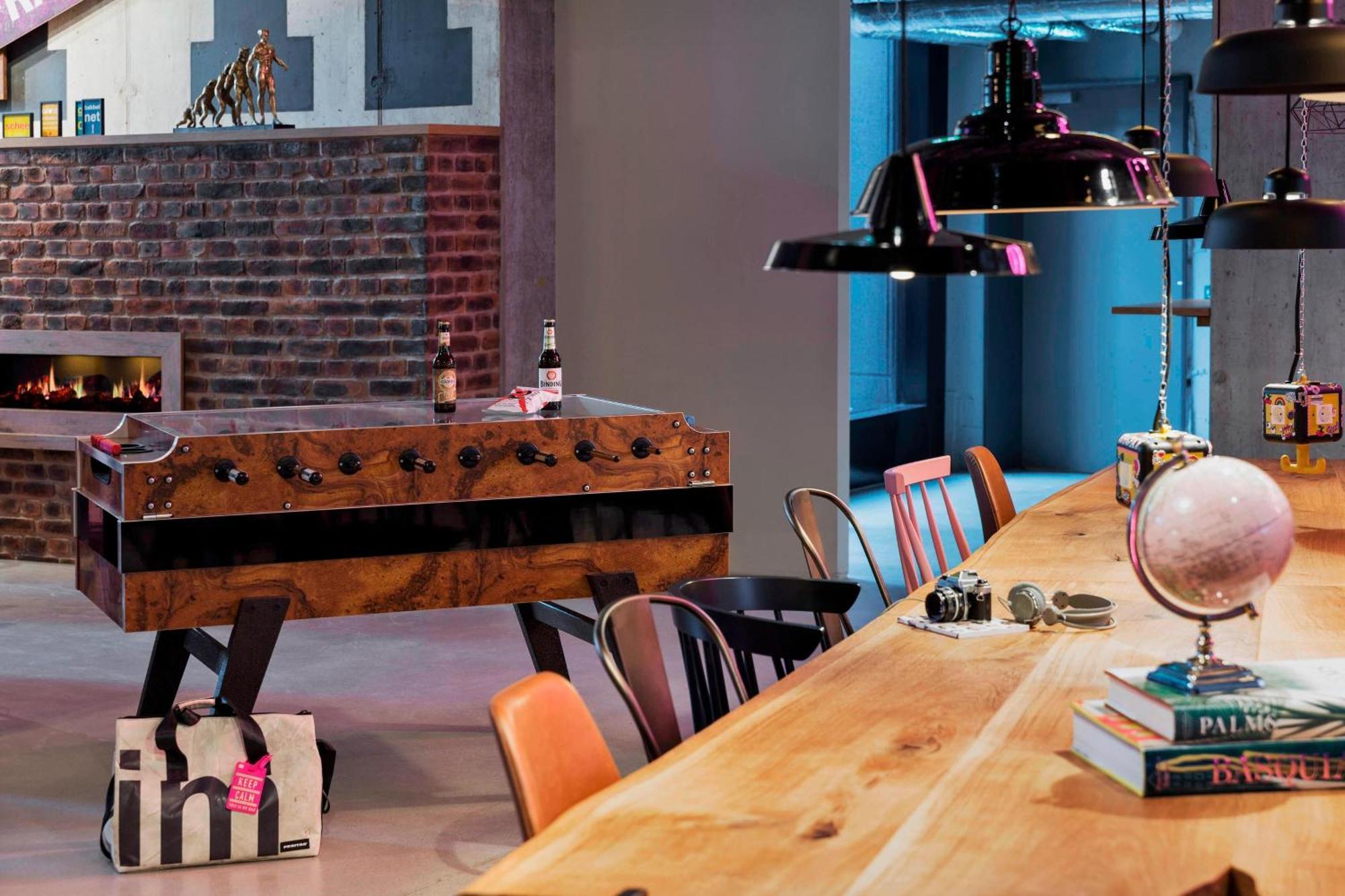 Moxy Frankfurt City Center Frankfurt am Main Bagian luar foto