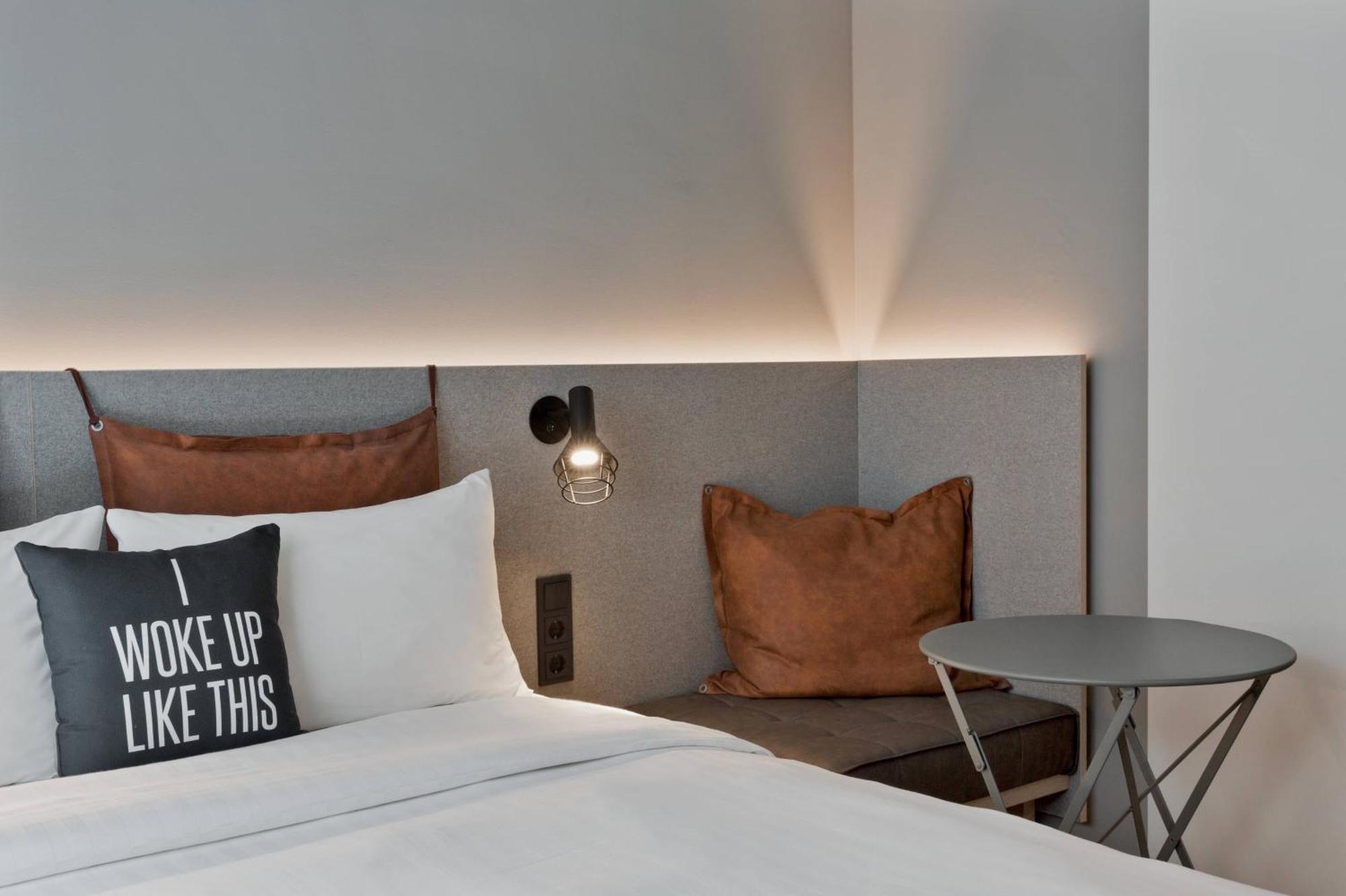 Moxy Frankfurt City Center Frankfurt am Main Bagian luar foto