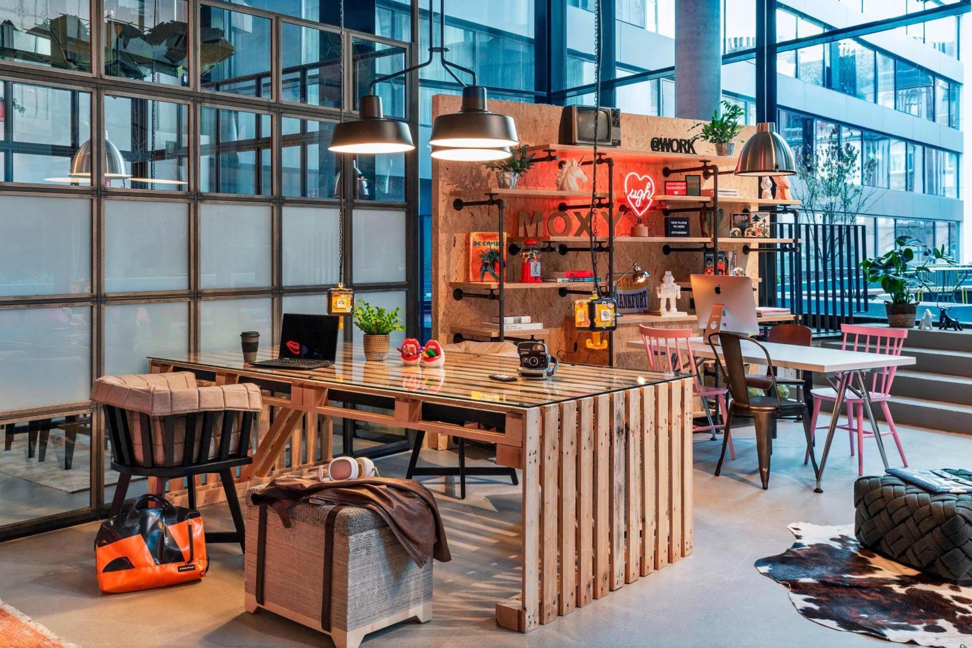 Moxy Frankfurt City Center Frankfurt am Main Bagian luar foto