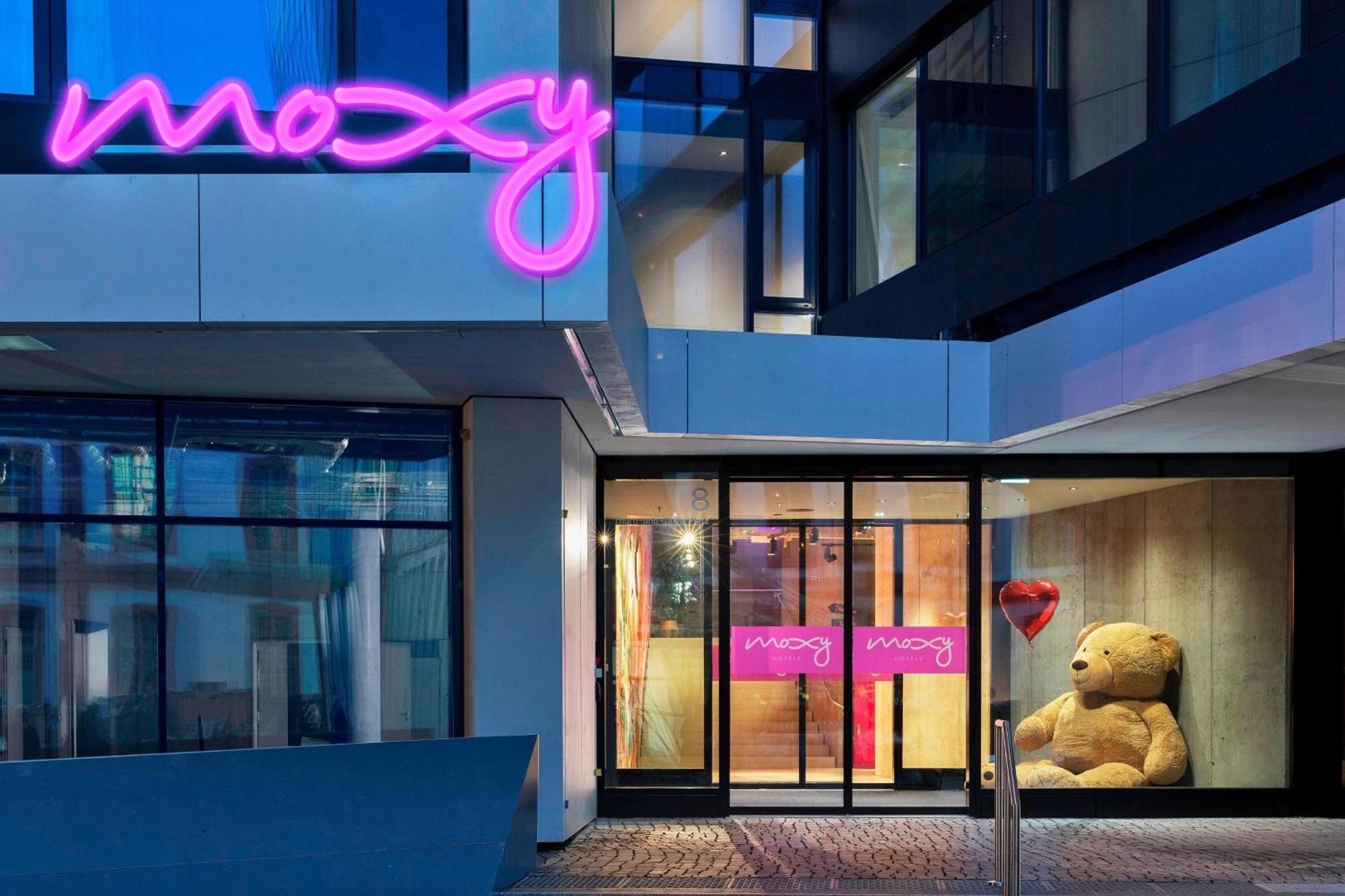 Moxy Frankfurt City Center Frankfurt am Main Bagian luar foto